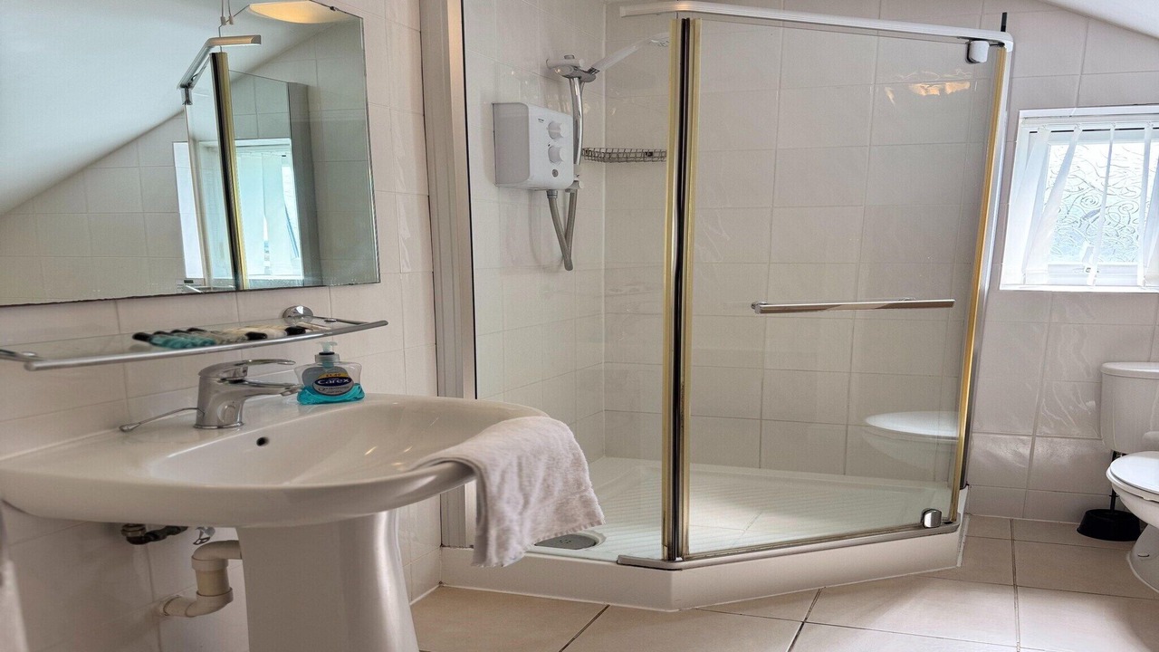 Photo of Bathroom in West Knoyle