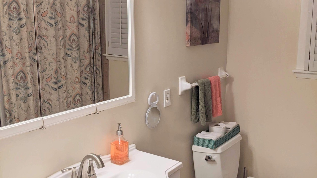 Photo of Bathroom in Green Hill