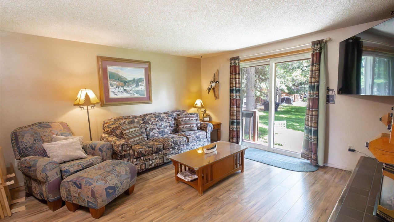 Photo of Livingroom in West Yellowstone