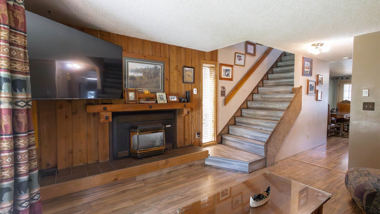 Photo of Livingroom in West Yellowstone