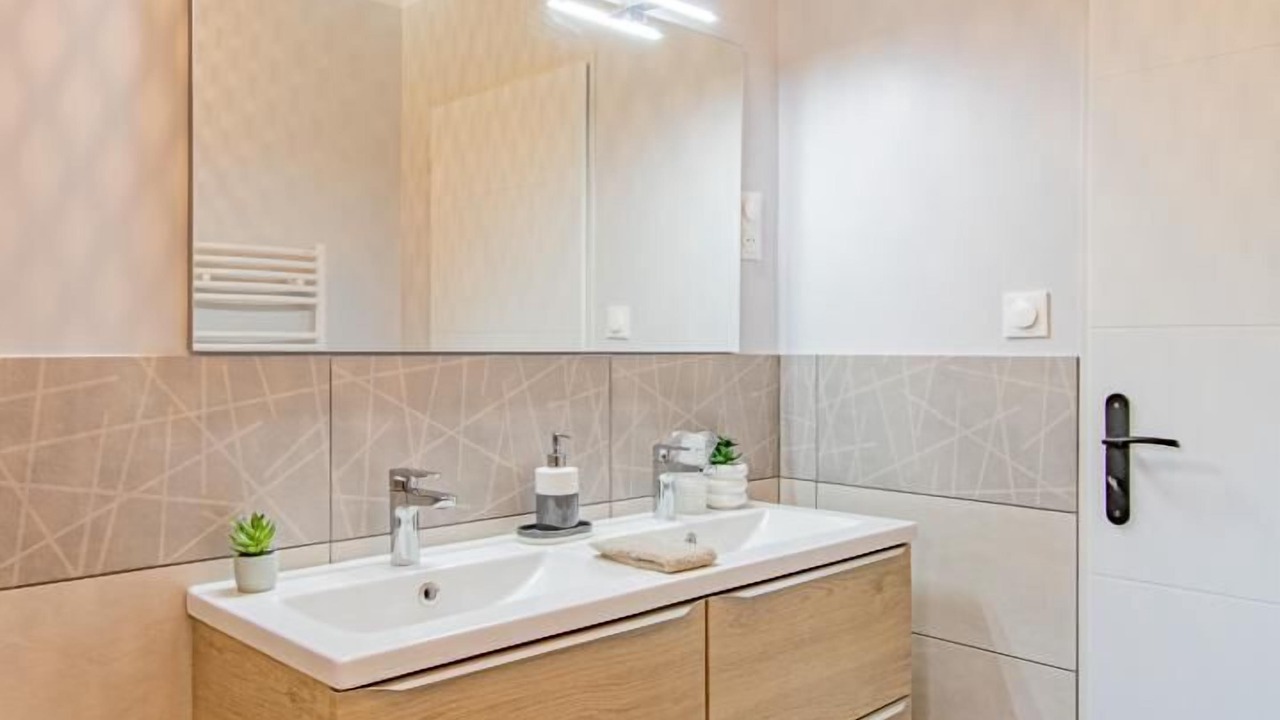 Photo of Bathroom in Mancey