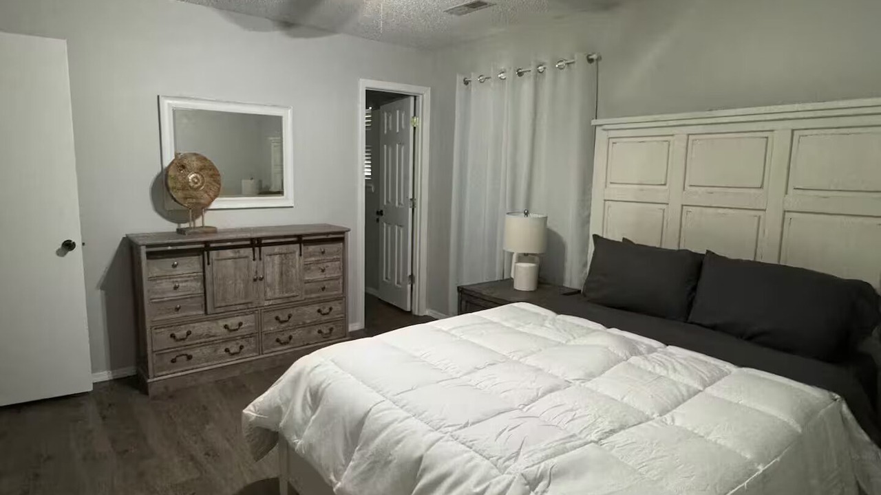 Photo of Bedroom in Grove