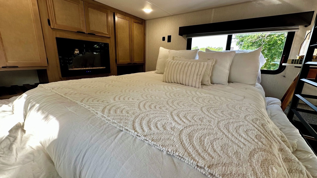 Photo of Bedroom in Venus