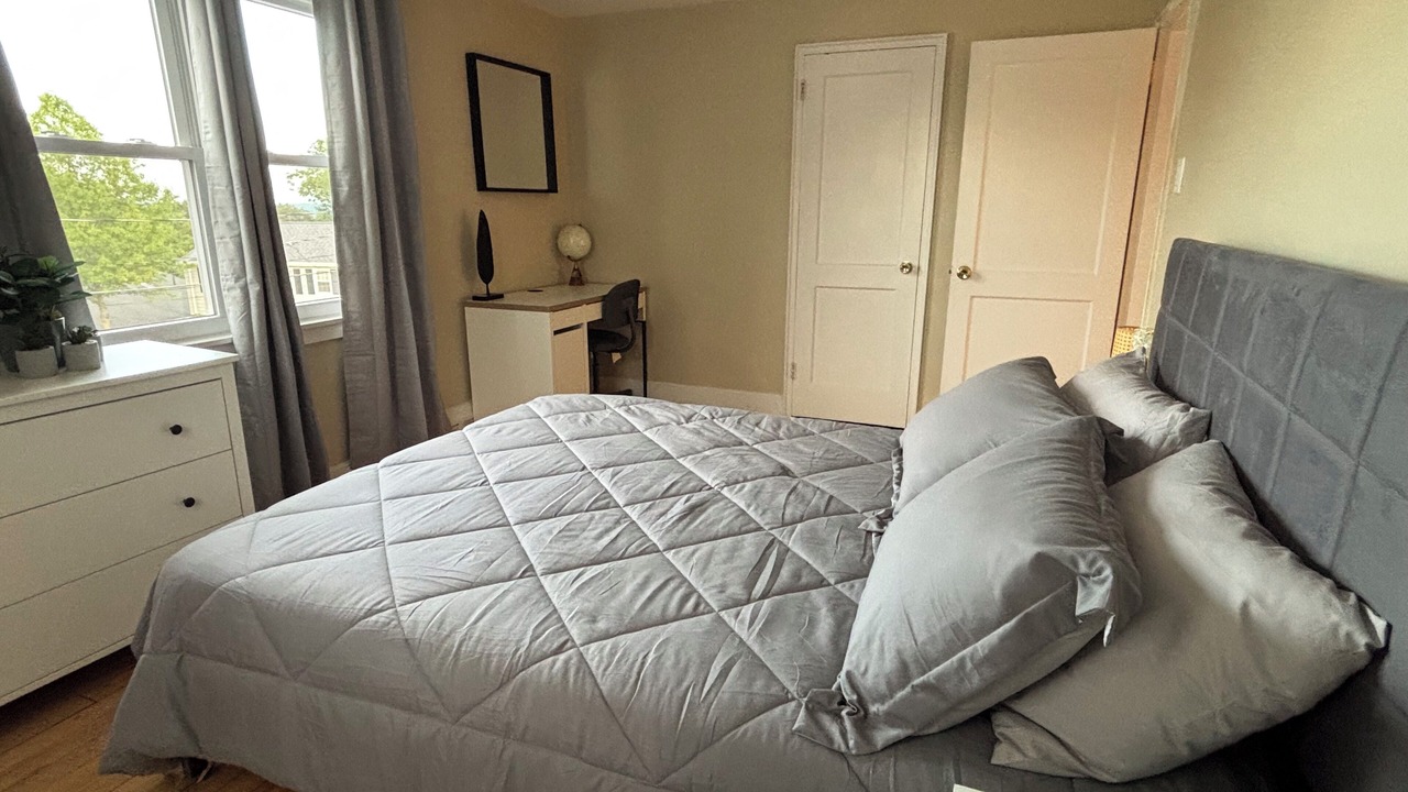 Photo of Bedroom in West Street - River Street