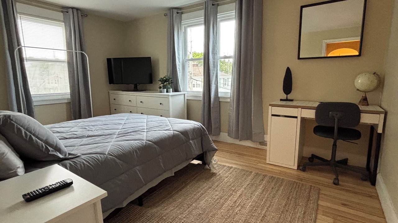 Photo of Bedroom in West Street - River Street
