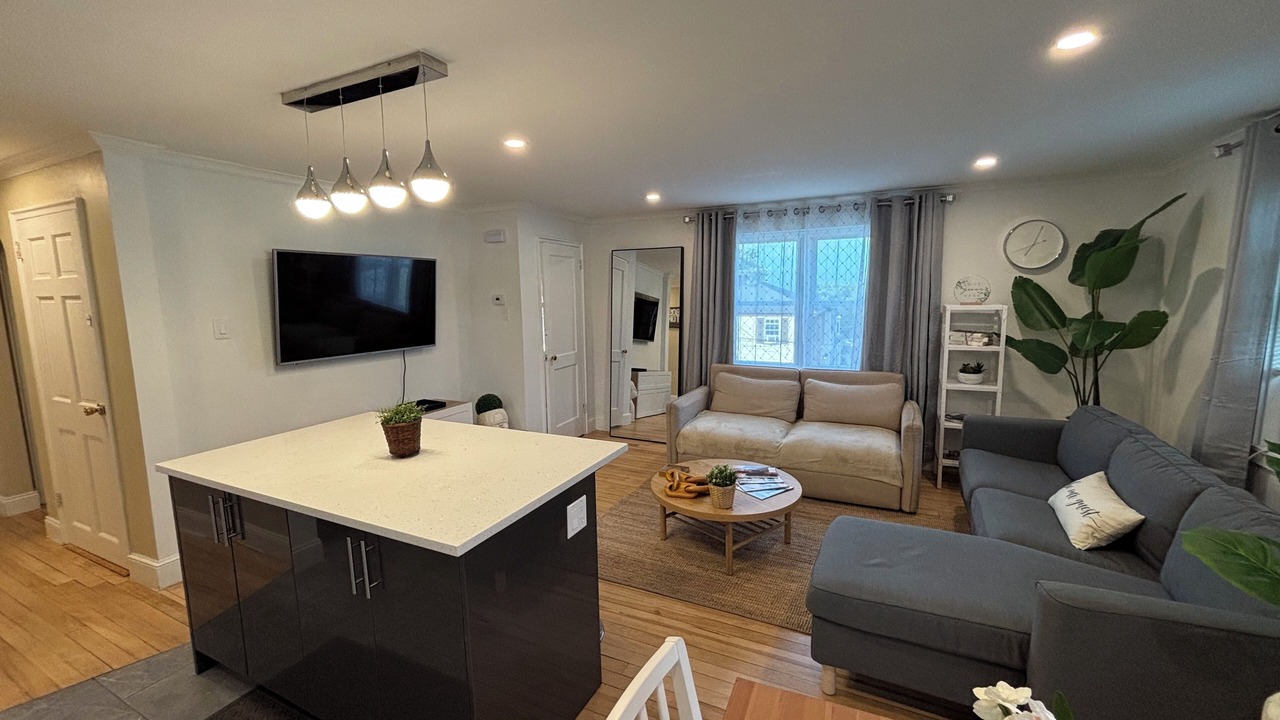 Photo of Livingroom in West Street - River Street