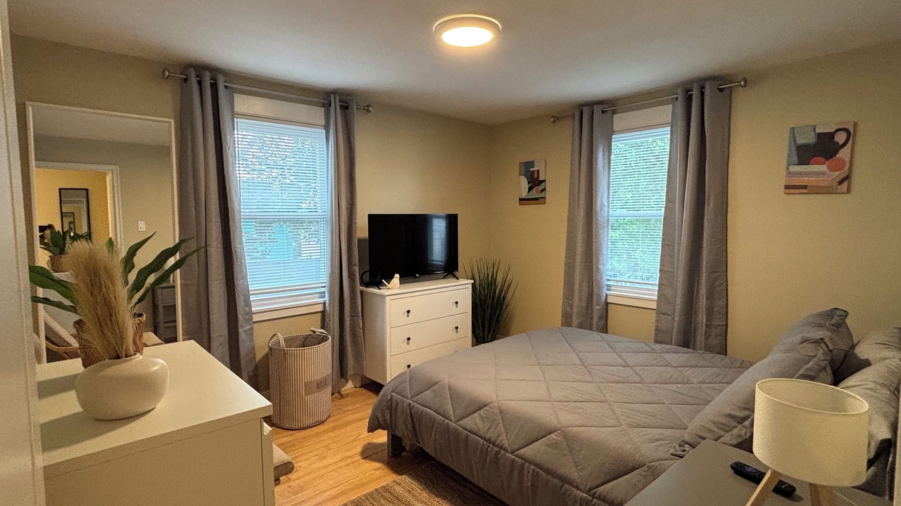 Photo of Bedroom in West Street - River Street