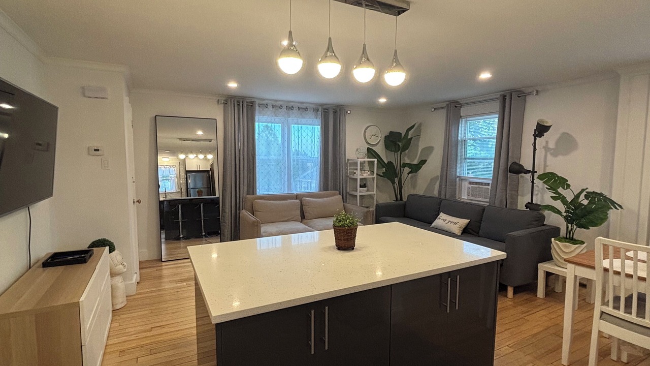 Photo of Livingroom in West Street - River Street