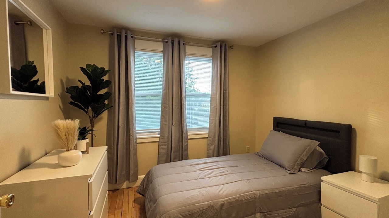 Photo of Bedroom in West Street - River Street