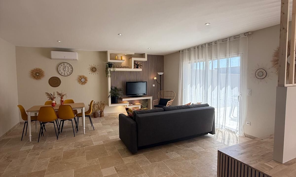 Photo of Livingroom in Massay