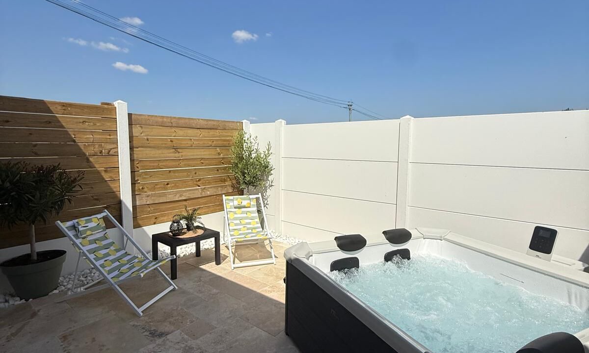 Photo of Patio Balcony in Massay