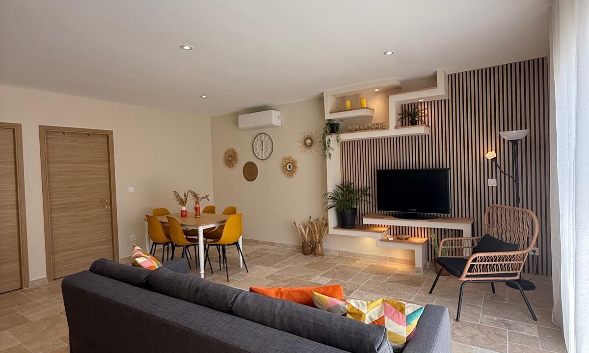 Photo of Livingroom in Massay