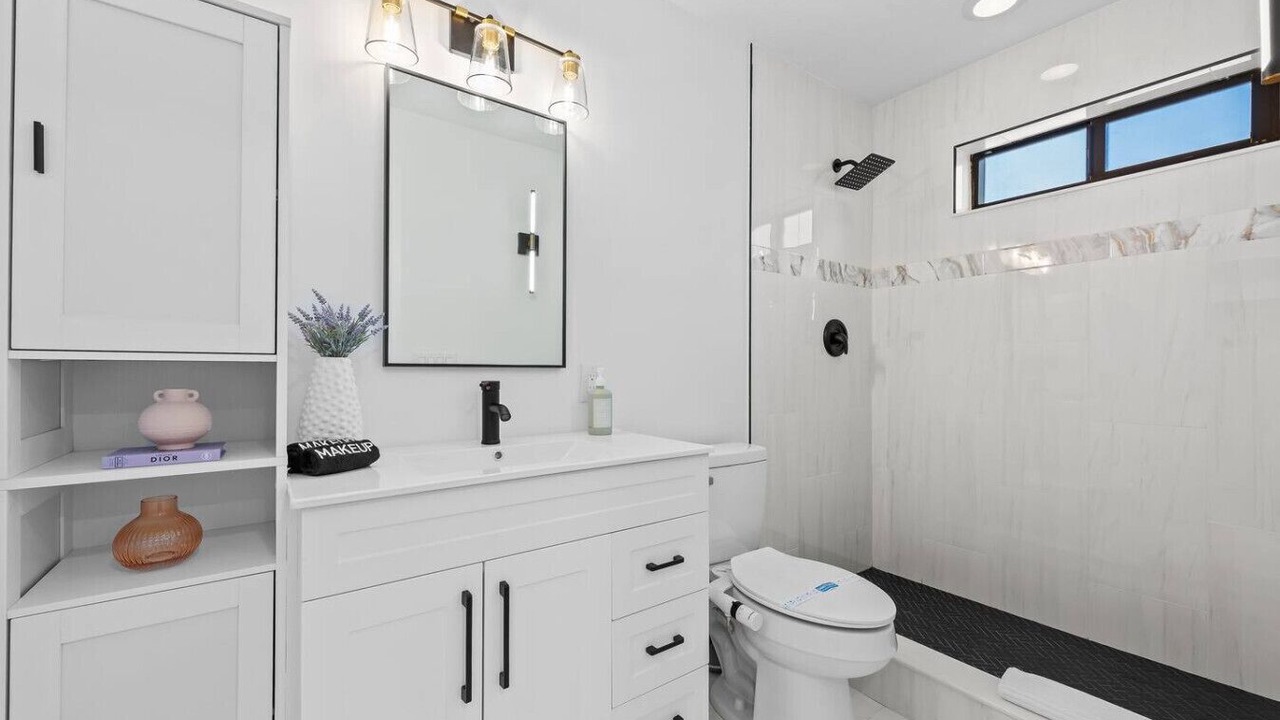 Photo of Bathroom in Garden Isles