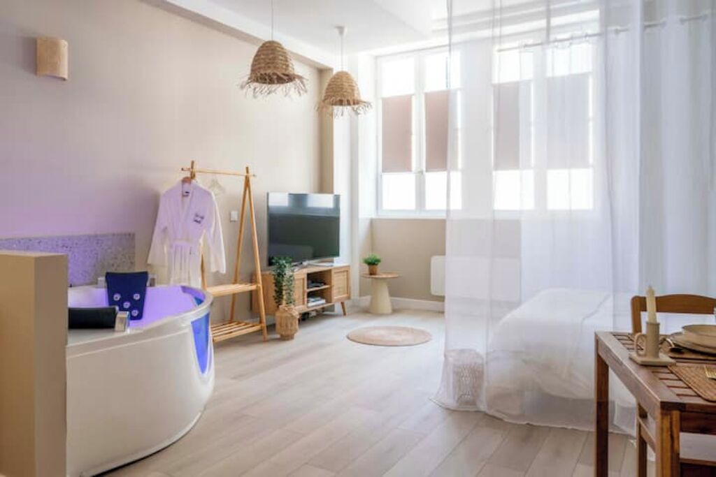 Photo of Bedroom in Nemours