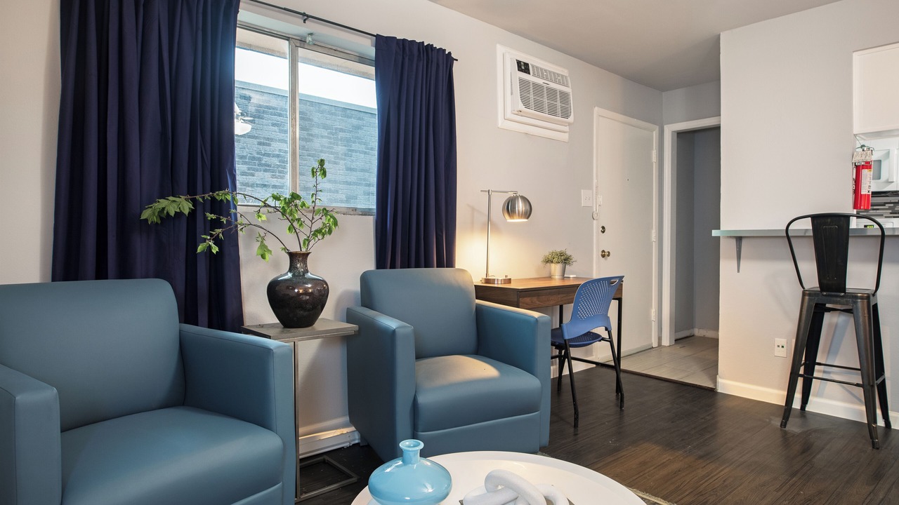 Photo of Livingroom in Neartown