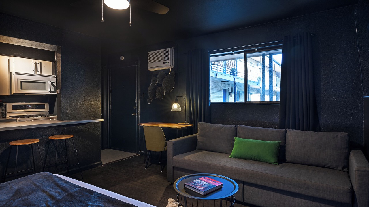 Photo of Livingroom in Neartown