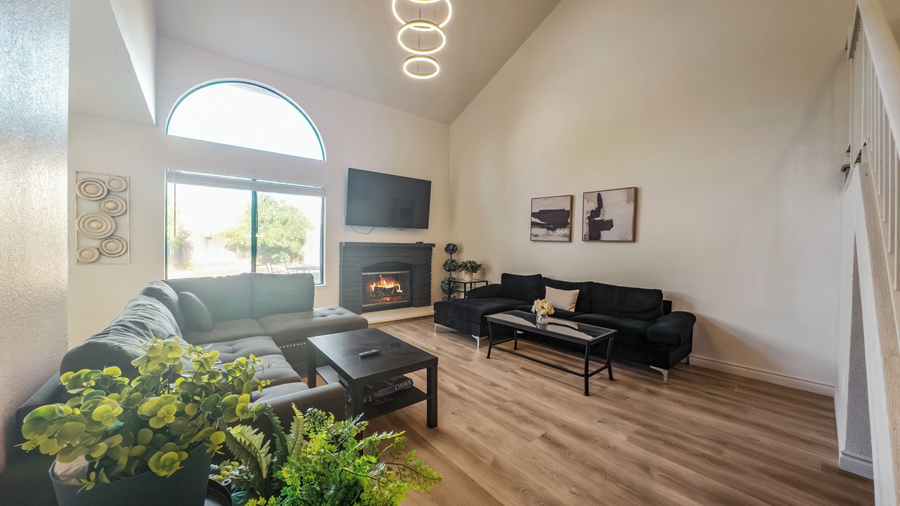 Photo of Livingroom in Pittsburg