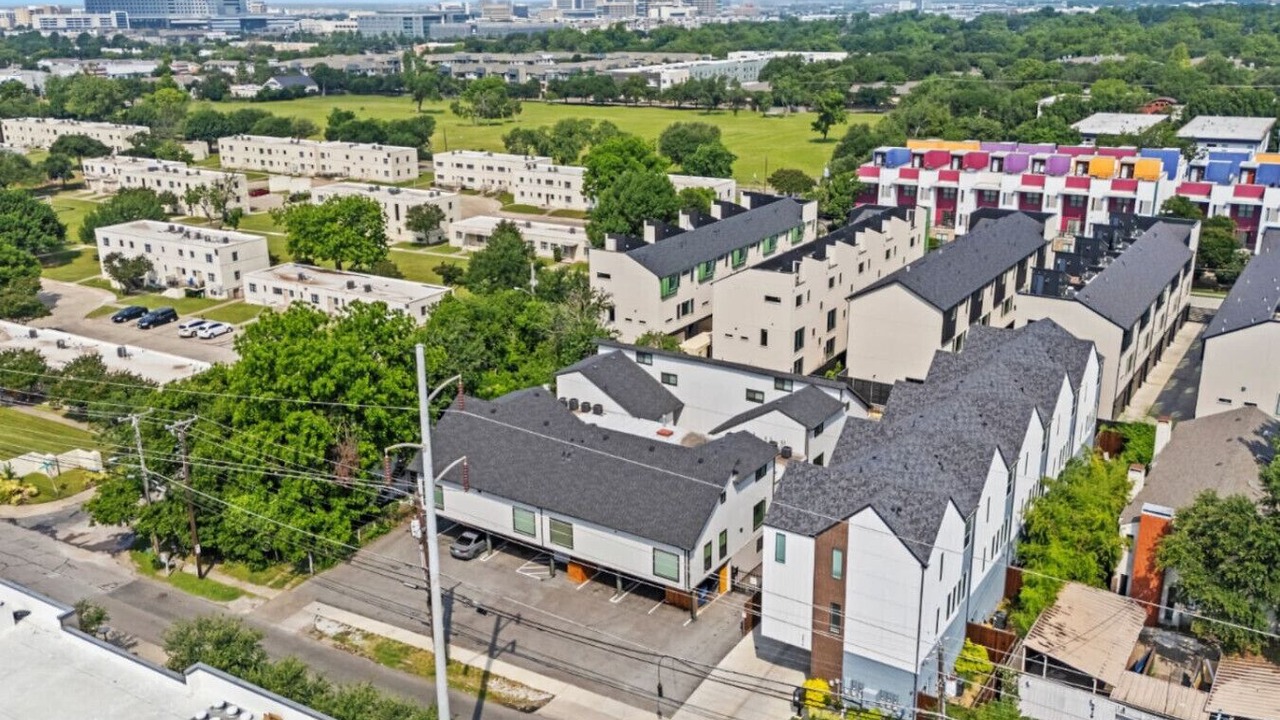 Photo of Outdoor in Oak Lawn