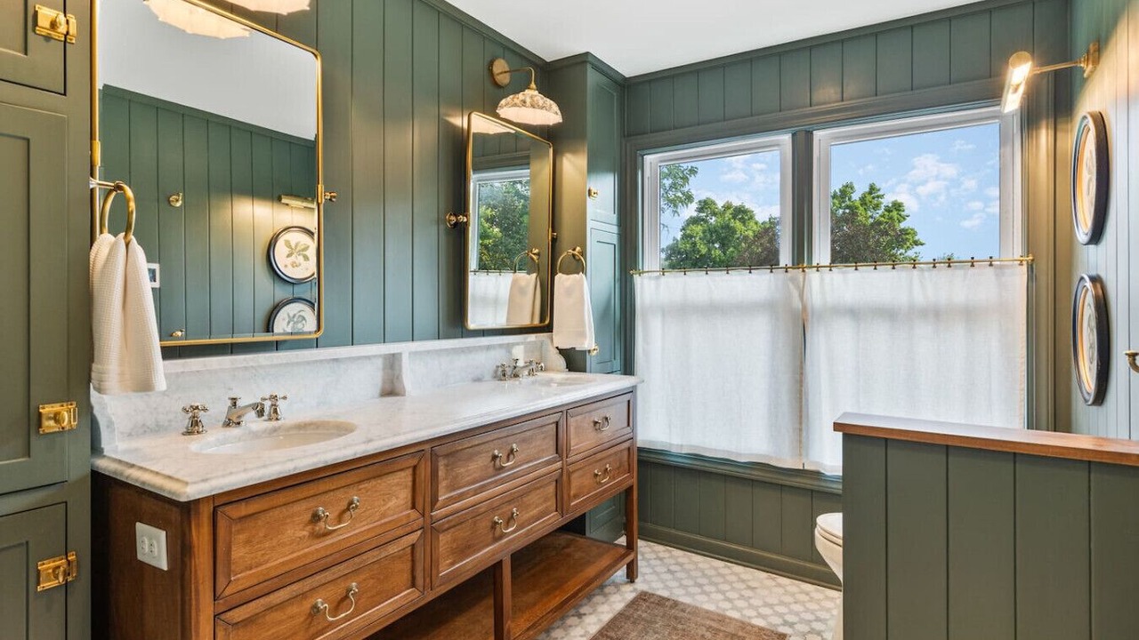 Photo of Bathroom in Brentwood