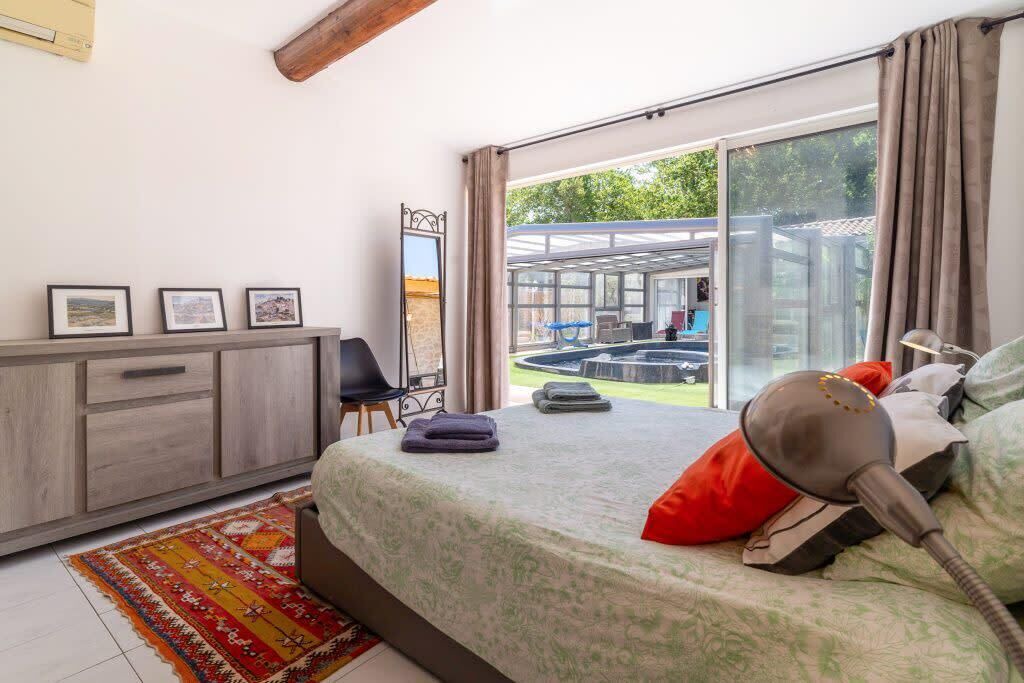 Photo of Bedroom in Caumont-sur-Durance