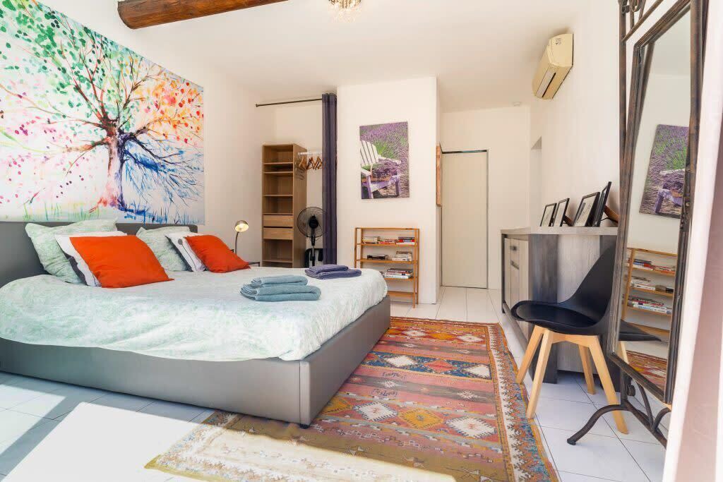 Photo of Bedroom in Caumont-sur-Durance