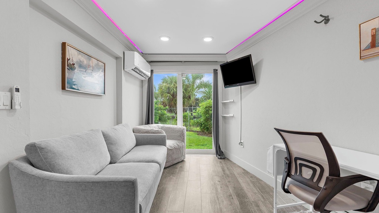 Photo of Livingroom in Edgewater