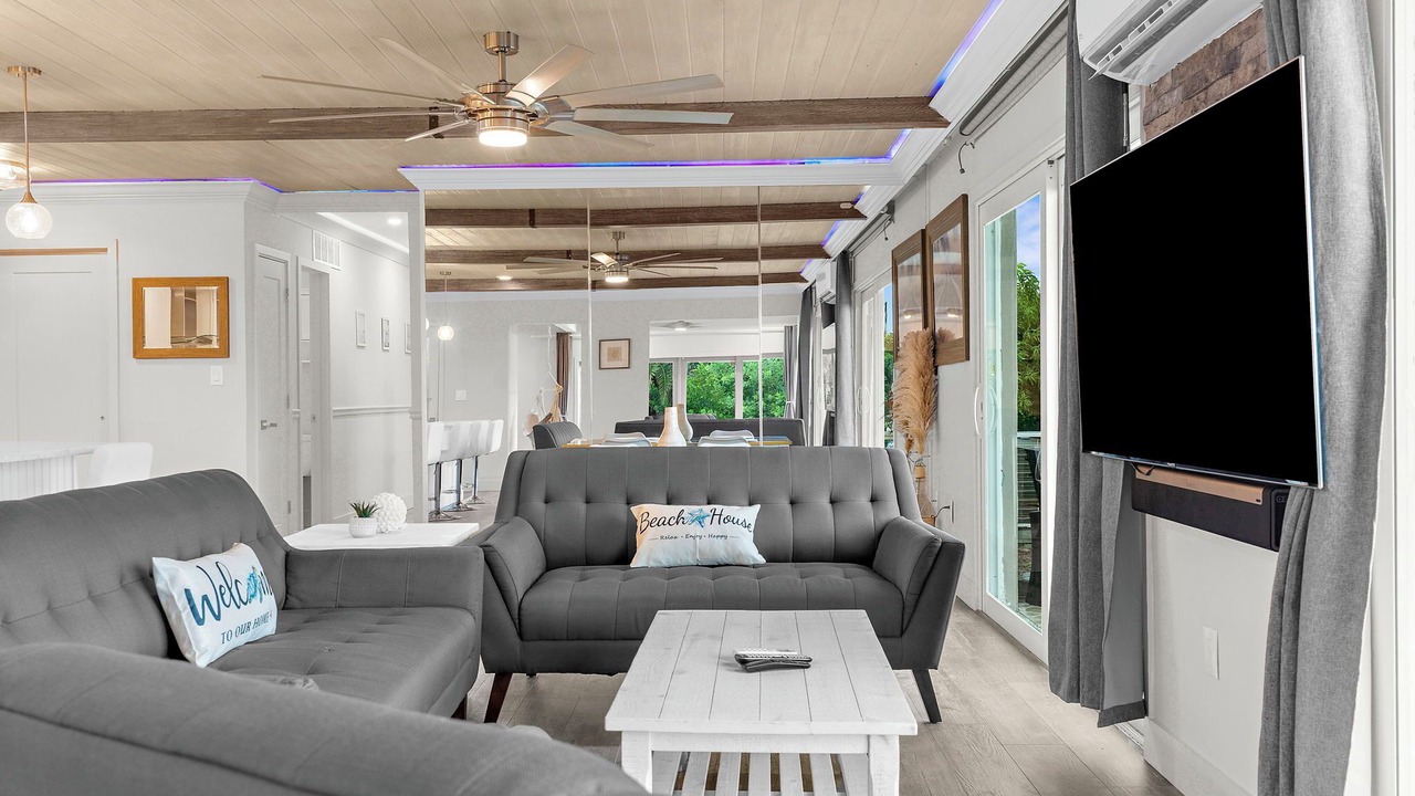 Photo of Livingroom in Edgewater