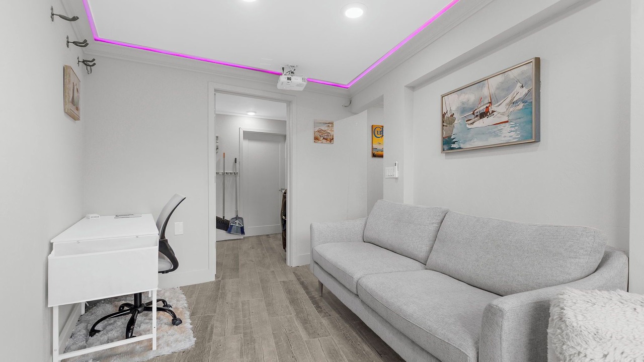 Photo of Livingroom in Edgewater