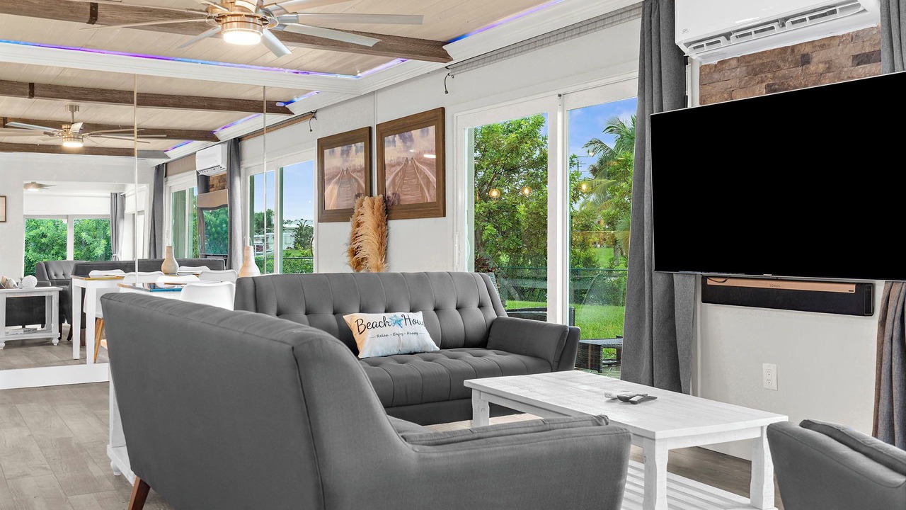 Photo of Livingroom in Edgewater