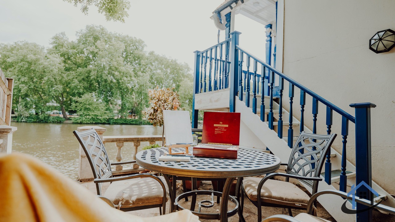 Photo of Outdoor in Hampton Wick