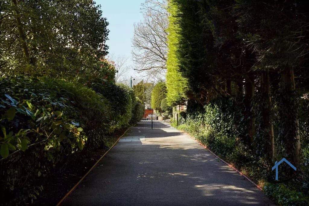 Photo of Outdoor in Hampton Wick