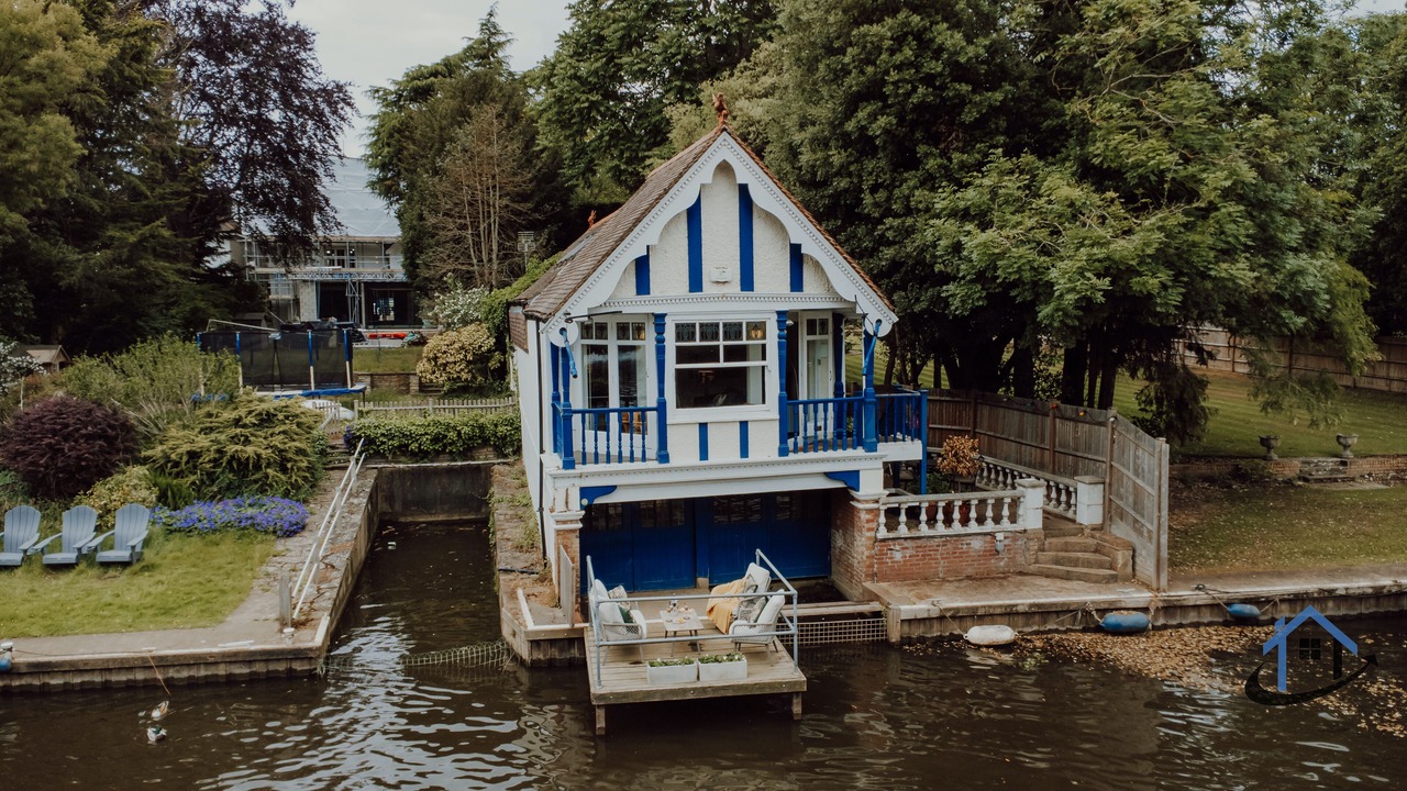 Photo of Outdoor in Hampton Wick