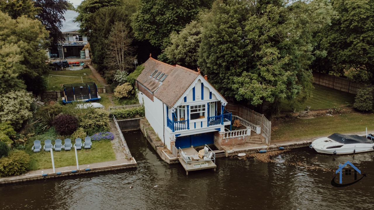 Photo of Outdoor in Hampton Wick