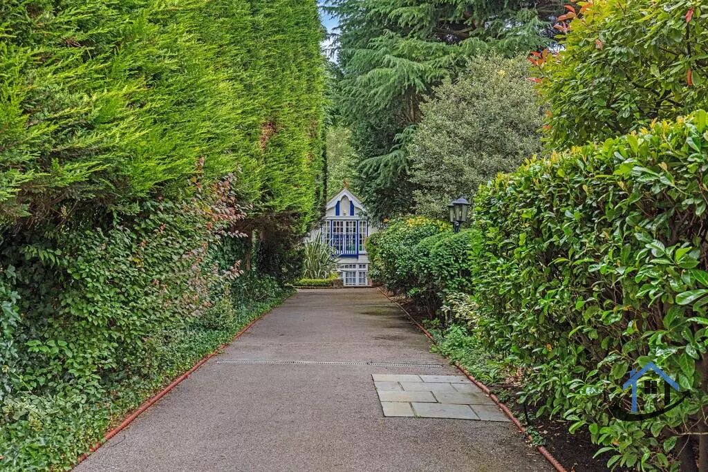 Photo of Outdoor in Hampton Wick