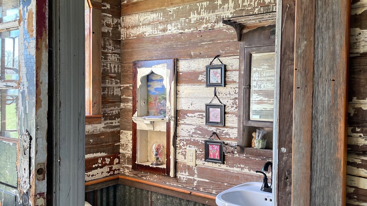 Photo of Bathroom in La Grange
