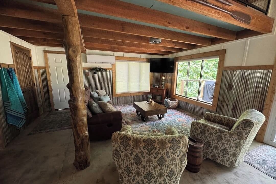 Photo of Livingroom in Doniphan