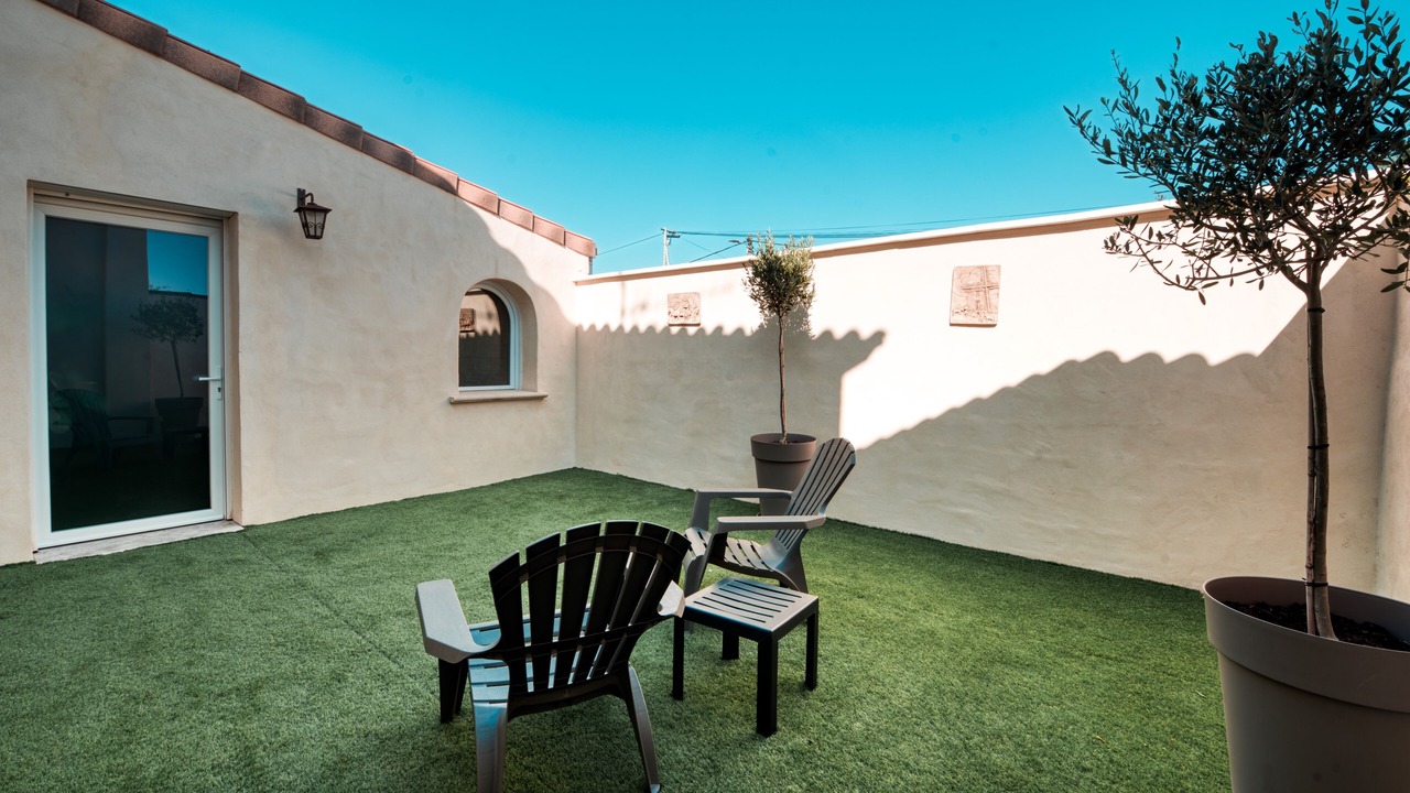 Photo of Patio Balcony in Entraigues-sur-la-Sorgue