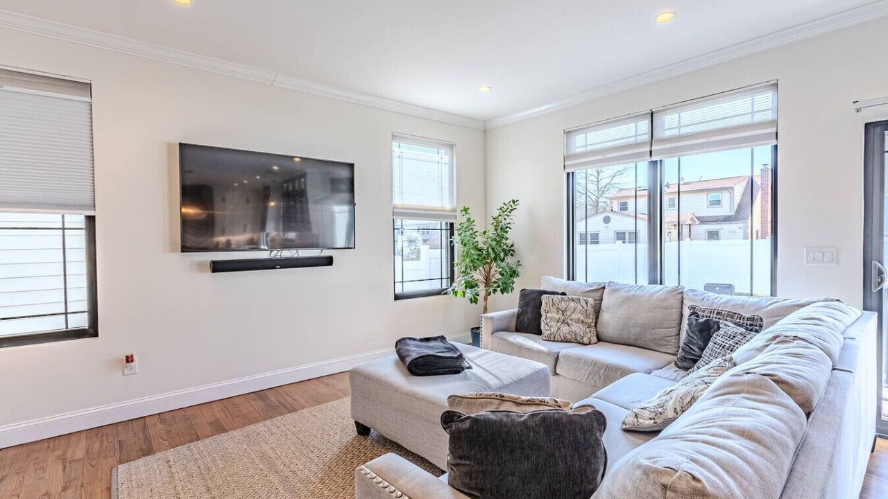 Photo of Livingroom in Maywood