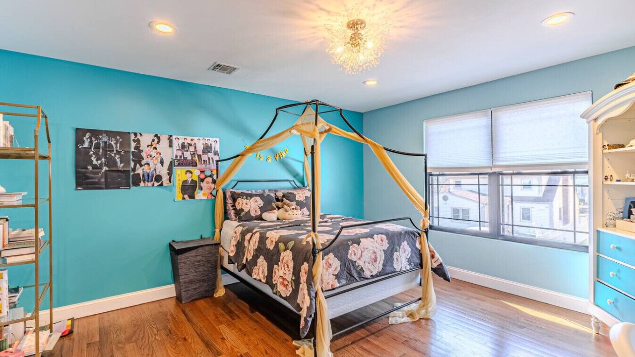 Photo of Bedroom in Maywood