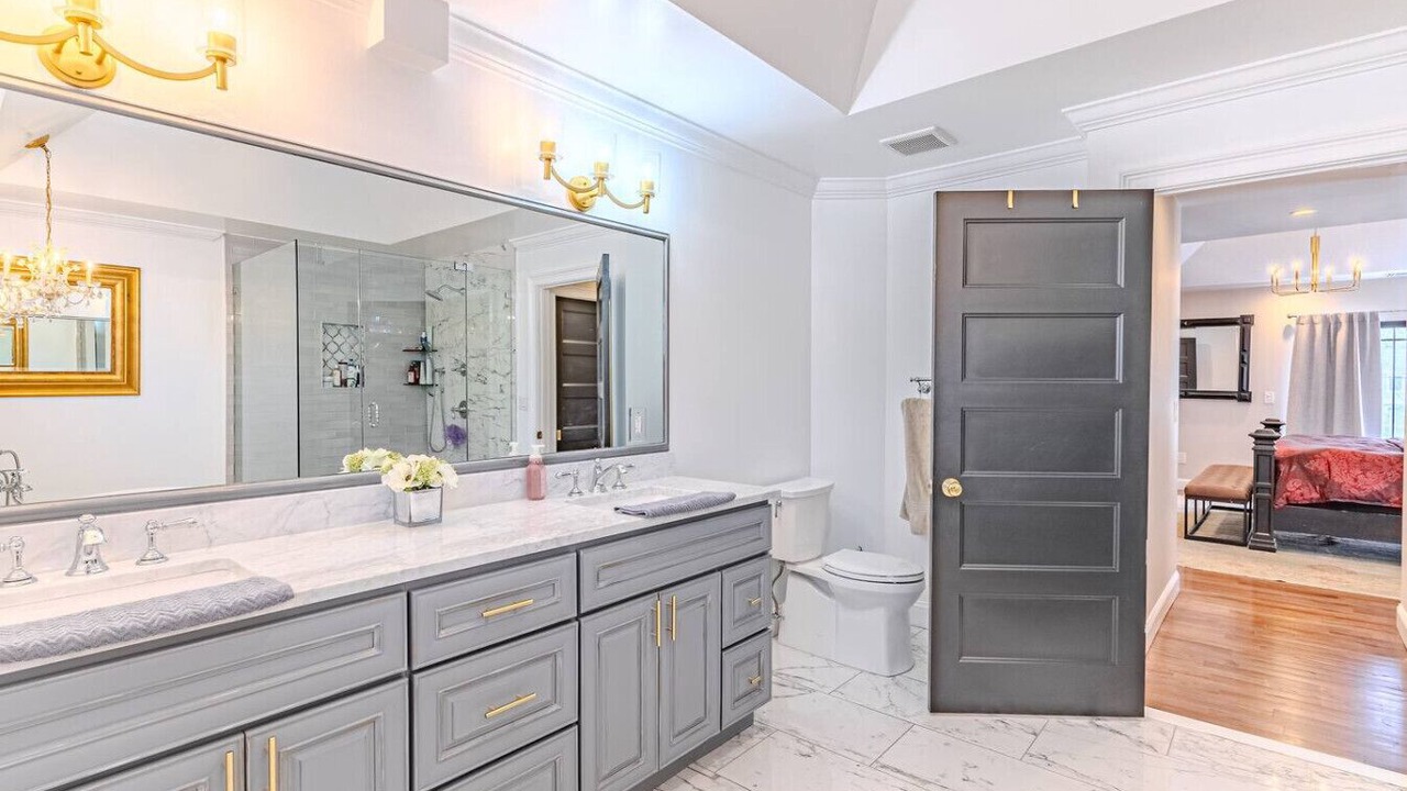 Photo of Bathroom in Maywood