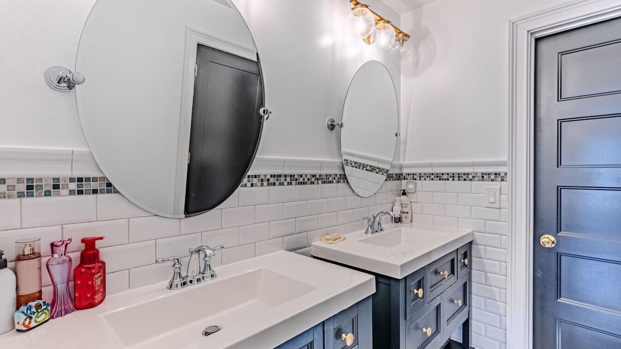 Photo of Bathroom in Maywood