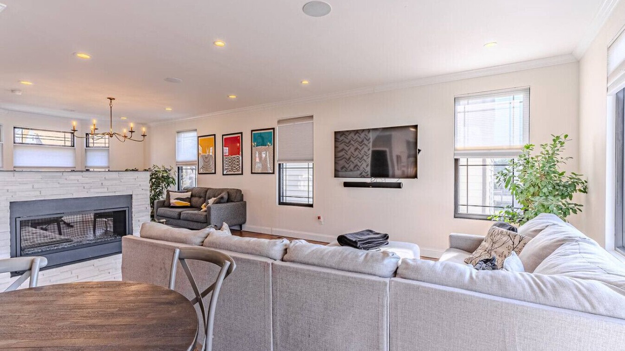 Photo of Livingroom in Maywood