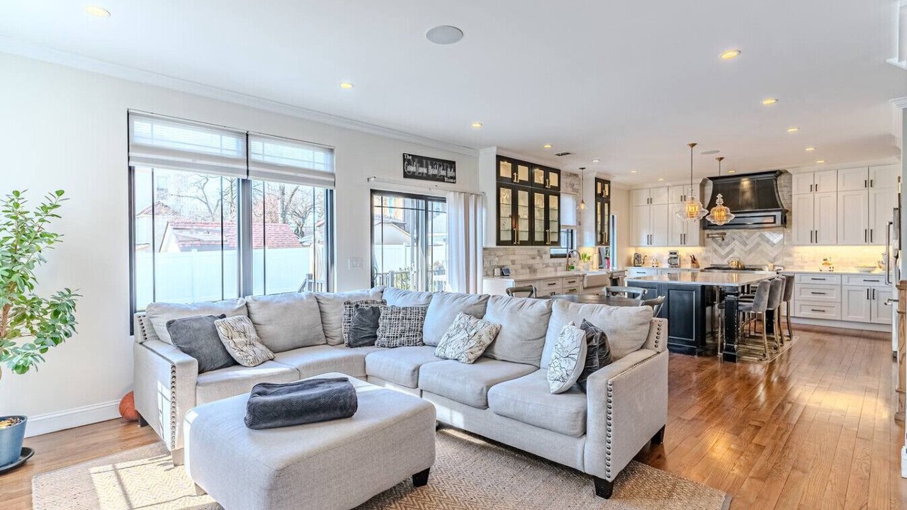 Photo of Livingroom in Maywood