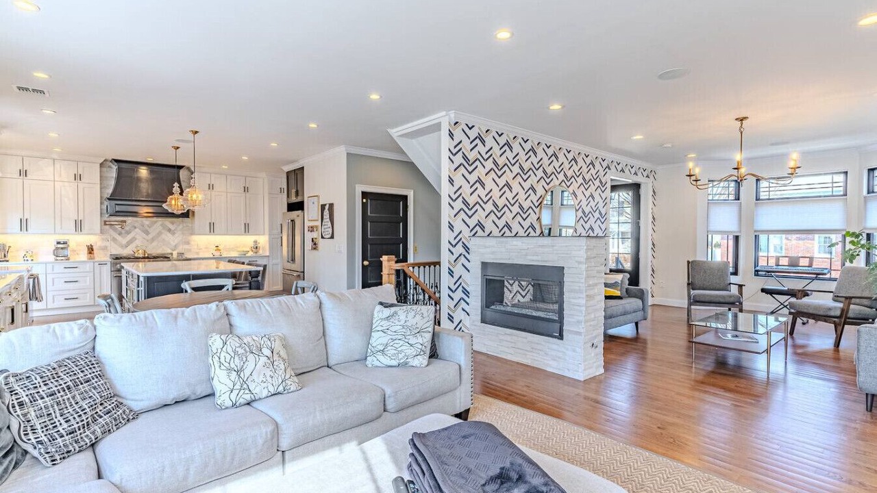 Photo of Livingroom in Maywood