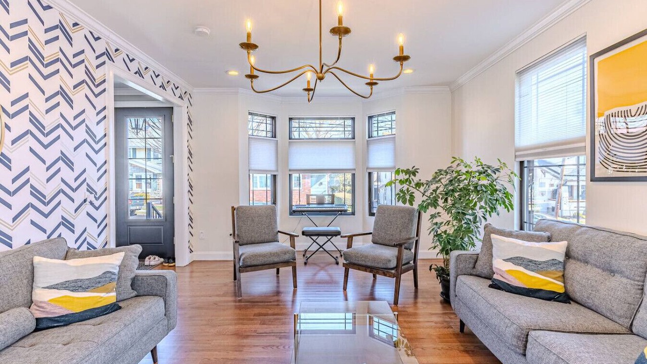 Photo of Livingroom in Maywood