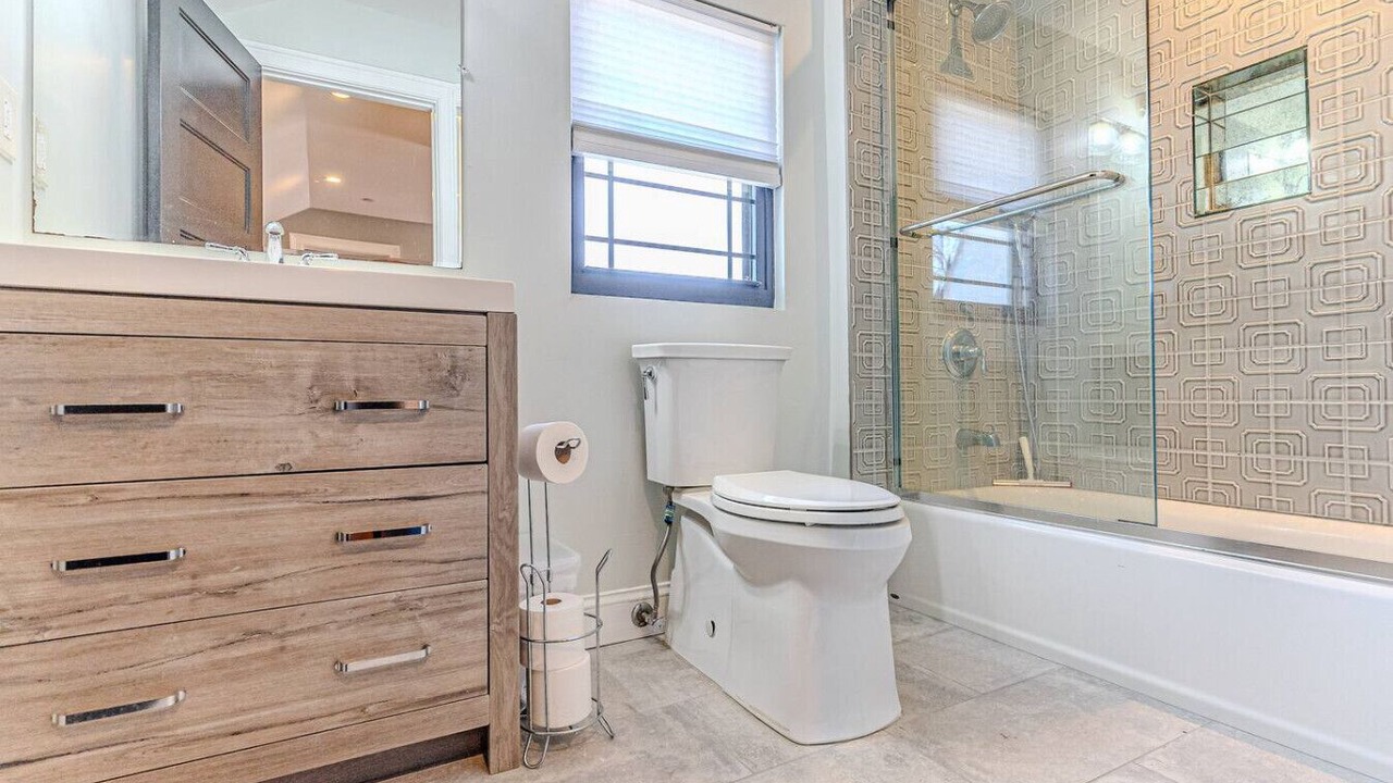 Photo of Bathroom in Maywood