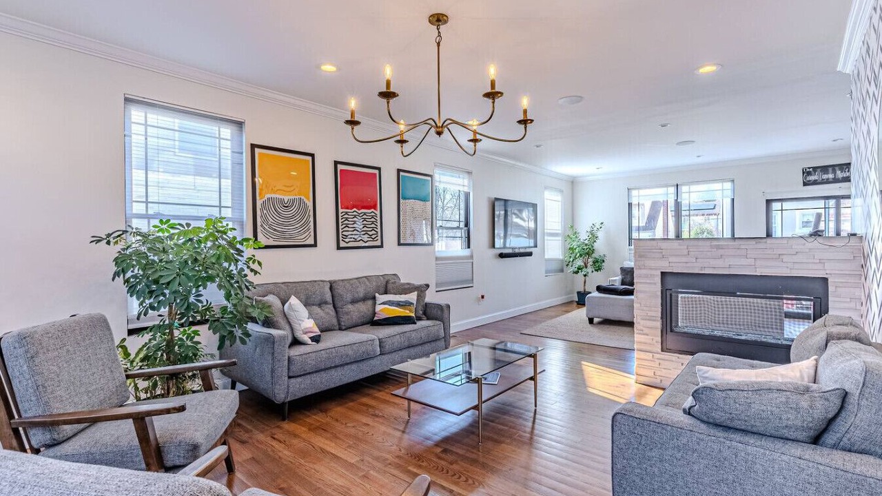 Photo of Livingroom in Maywood