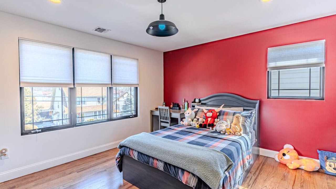 Photo of Bedroom in Maywood