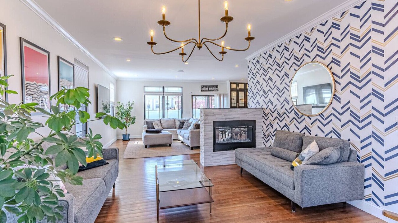 Photo of Livingroom in Maywood