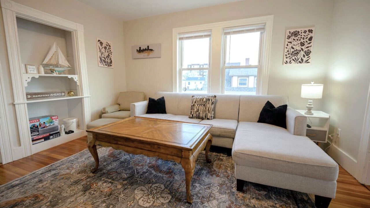 Photo of Livingroom in Beverly